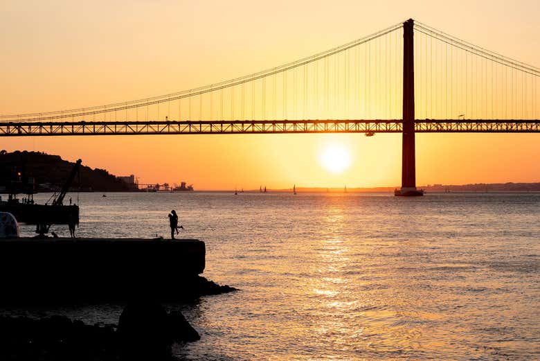 Desfrutando do entardecer na Ponte 25 de Abril