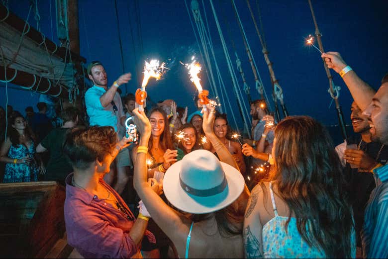 Desfrutando da festa de barco