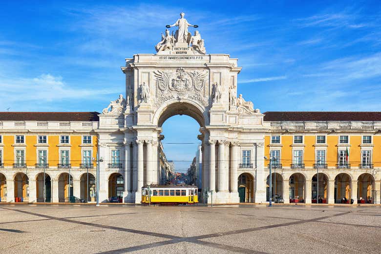 Bonde histórico de Belém na Praça do Comércio